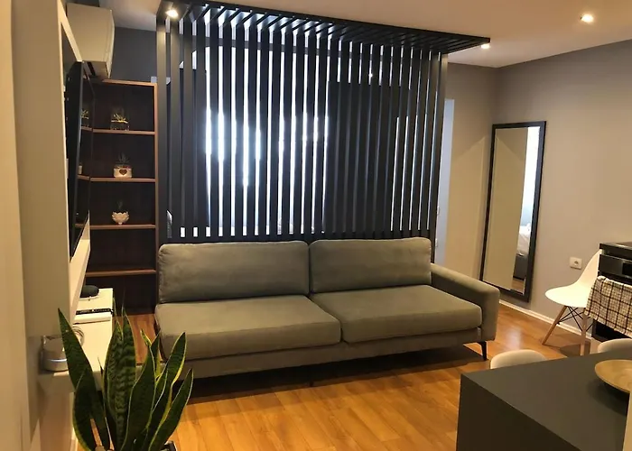 Appartamento Earth, Comfy Near Center W Garden 1gbwifi Tirana